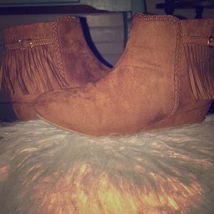 Brown fring bootys